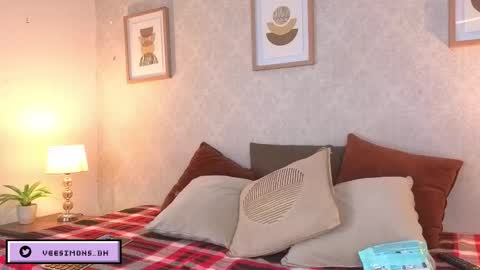 Vee Simons online show from 02.04.26