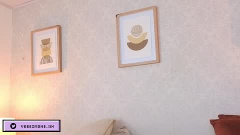 Vee Simons online show from 04.14.26