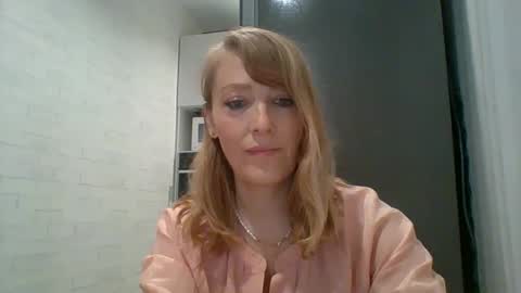 Snapshot of veessa chatting on 05.26.26 Veessa online show from 05.26.26