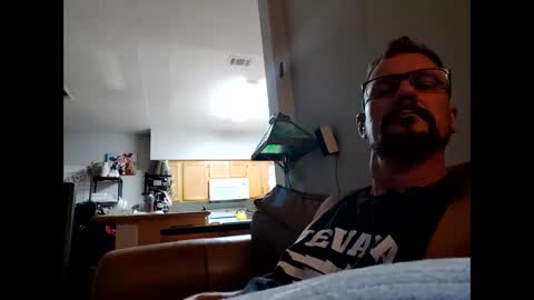 Snapshot of vegasdadbod chatting on 09.16.25 vegasdadbod online show from 09.16.25