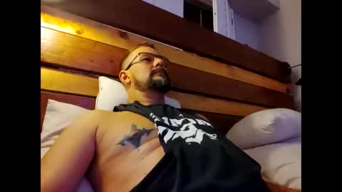 Snapshot of vegasdadbod chatting on 10.27.25 vegasdadbod online show from 10.27.25