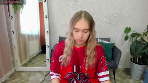 Snapshot of vel1ka chatting on 09.19.25 Barbara online show from 09.19.25