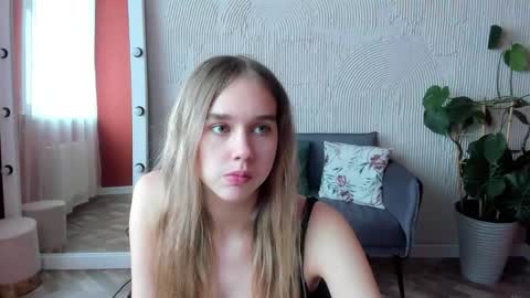 Snapshot of vel1ka chatting on 09.27.25 Barbara online show from 09.27.25