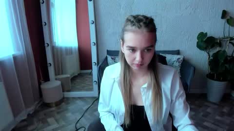 Snapshot of vel1ka chatting on 09.29.25 Barbara online show from 09.29.25