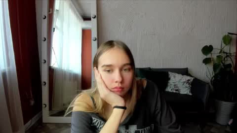 Snapshot of vel1ka chatting on 10.07.25 Barbara online show from 10.07.25