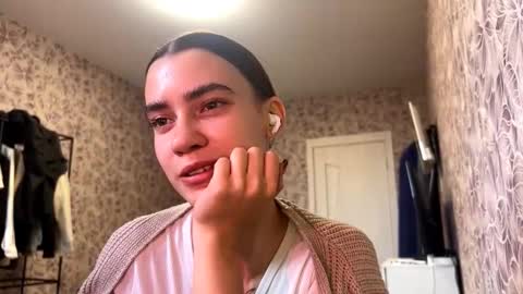 Snapshot of veliaaikens chatting on 10.16.25 Mia online show from 10.16.25