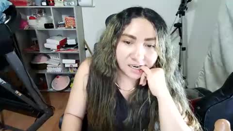 Snapshot of vellarossa chatting on 04.22.26 Im VelaI will be Christmas and New Year with my family December 22 to January 13 I will miss you guys. online show from 04.22.26