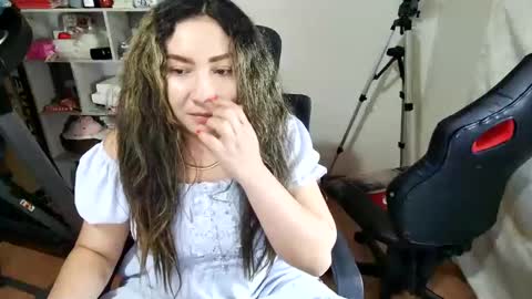 Snapshot of vellarossa chatting on 04.28.26 Im VelaI will be Christmas and New Year with my family December 22 to January 13 I will miss you guys. online show from 04.28.26