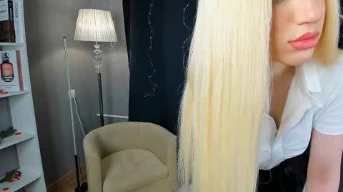 Snapshot of velourorbit chatting on 02.26.26 Hi im Hannah online show from 02.26.26