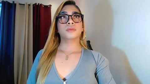 velvet_delux69 online show from 10.11.25