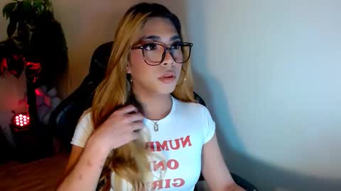 velvet_delux69 online show from 11.04.25