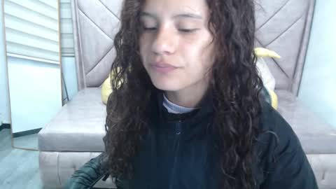 velvet_moon_v online show from 09.18.25