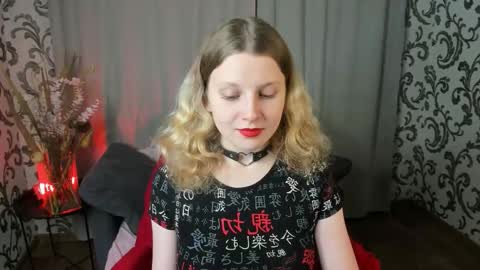 velvet_peach_ online show from 11.27.25