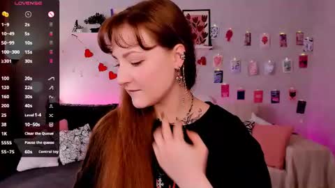 Snapshot of velvetcherry_ chatting on 07.22.26 Mia online show from 07.22.26