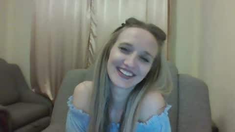 Snapshot of velvetintuition chatting on 05.24.26 velvetintuition online show from 05.24.26