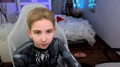 CLEOshort hair  TIna long hair  online show from 12.29.24