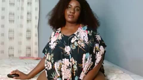 Snapshot of velvetychocolate1 chatting on 02.05.26 velvetychocolate1 online show from 02.05.26