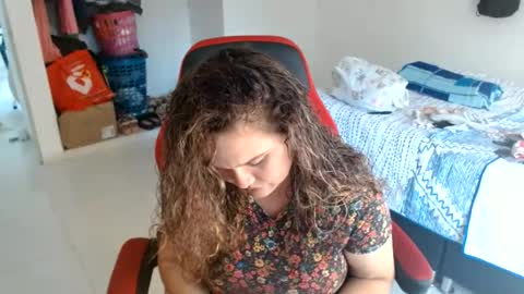 Snapshot of venecasexy44 chatting on 06.25.26 venecasexy44 online show from 06.25.26