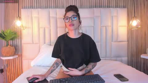 venez sofia  online show from 12.16.25