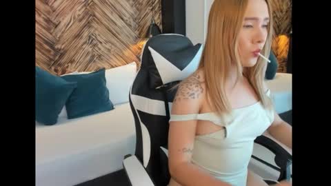 V E N U S  online show from 11.05.25