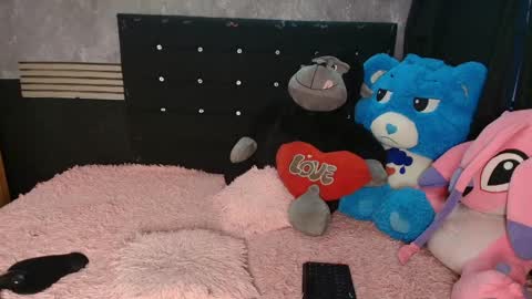 Snapshot of venus_26_ chatting on 05.15.26 eva online show from 05.15.26