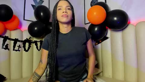 Snapshot of venus__miller chatting on 10.20.25 venus__miller online show from 10.20.25