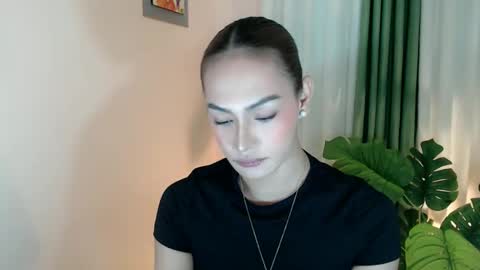 Venus Sunrise Bombshell online show from 12.20.25