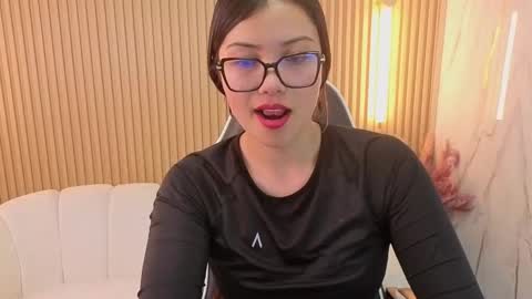 Snapshot of venus_velvet_tp chatting on 12.01.25 Venus online show from 12.01.25