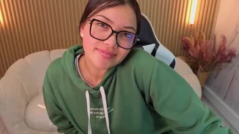 Snapshot of venus_velvet_tp chatting on 12.15.25 Venus online show from 12.15.25