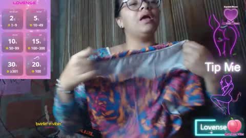 Snapshot of venuslovelatina chatting on 03.27.26 venuslovelatina online show from 03.27.26