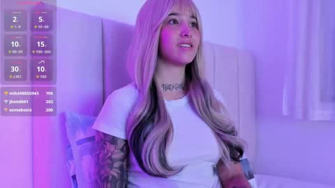 Snapshot of venusvan chatting on 10.06.25 Shelly online show from 10.06.25