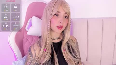 Snapshot of venusvan chatting on 10.15.25 Shelly online show from 10.15.25