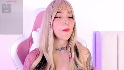 Snapshot of venusvan chatting on 10.17.25 Shelly online show from 10.17.25