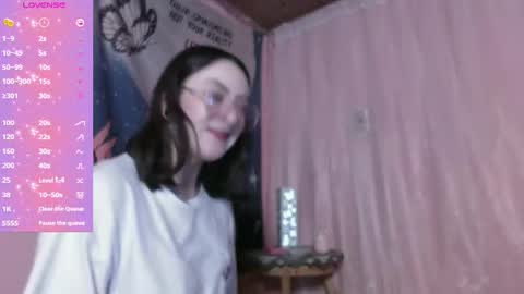 Snapshot of venuzxx chatting on 03.10.25 . . online show from 03.10.25