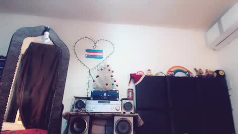 Snapshot of veroalva chatting on 12.18.24 Vero Alva online show from 12.18.24