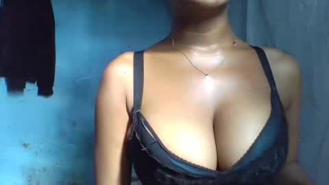 Snapshot of verolla31 chatting on 01.31.25 verolla31 online show from 01.31.25