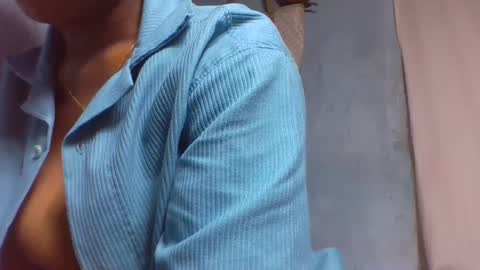 Snapshot of verolla31 chatting on 02.24.25 verolla31 online show from 02.24.25