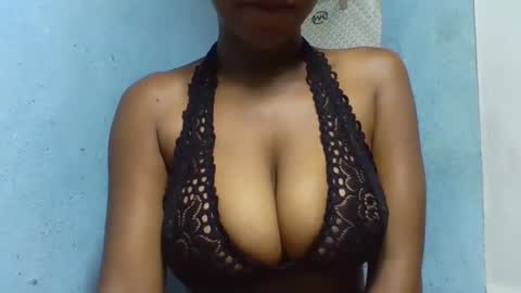 Snapshot of verolla31 chatting on 02.25.25 verolla31 online show from 02.25.25