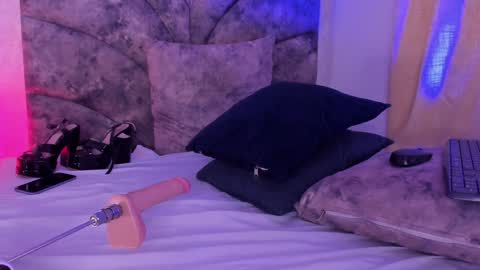 Veronica Olson online show from 02.02.25