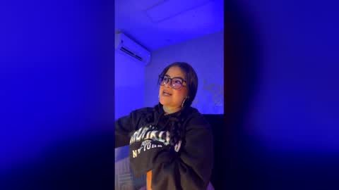 Snapshot of veronicabrown_xxx chatting on 01.12.26 Vero online show from 01.12.26