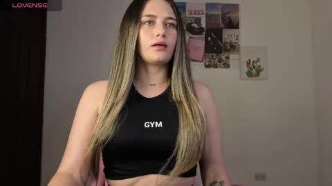 Snapshot of veronika__winslow_ chatting on 05.02.26 Vero online show from 05.02.26