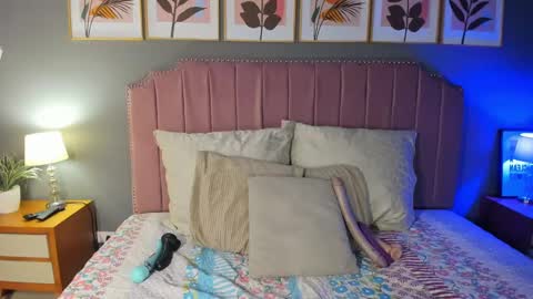 Snapshot of veronnica_fox chatting on 03.12.25 Veronica online show from 03.12.25