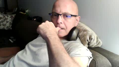 Snapshot of veryharrrrd chatting on 12.15.24  Marco  online show from 12.15.24