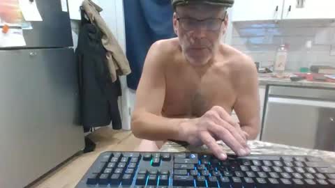 Snapshot of verysmallpeni chatting on 12.23.24 verysmallpeni online show from 12.23.24