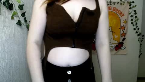 Snapshot of veryveryvery_shy chatting on 03.08.26 veryveryvery_shy online show from 03.08.26