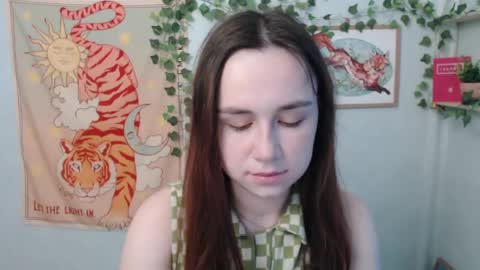 Snapshot of veryveryvery_shy chatting on 06.02.26 veryveryvery_shy online show from 06.02.26