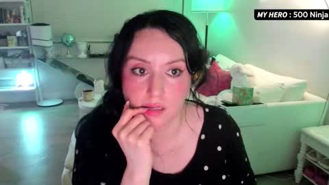 Snapshot of vesafine chatting on 10.18.25 vesafine online show from 10.18.25