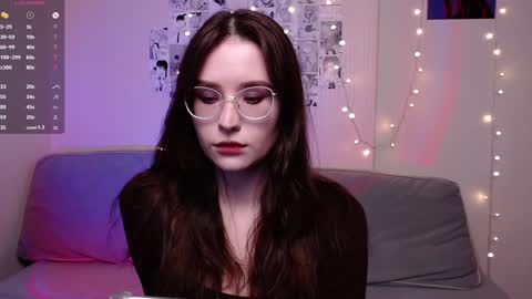 Snapshot of vetta_dey chatting on 12.20.24 Iva online show from 12.20.24