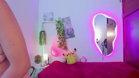 Snapshot of vexa_rosie chatting on 05.28.26 hi im vexa online show from 05.28.26