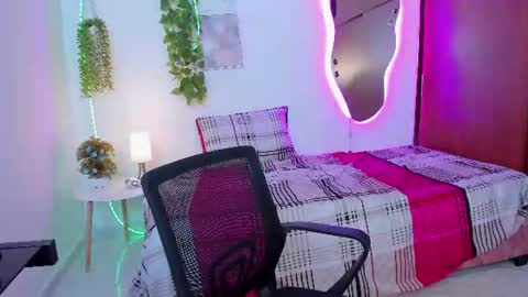 Snapshot of vexa_rosie chatting on 06.23.26 hi im vexa online show from 06.23.26